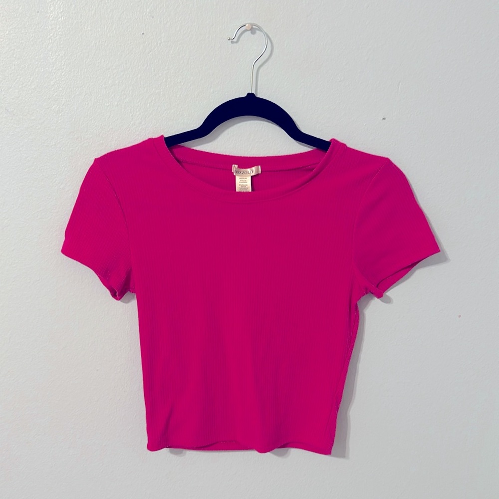 pink t-shirt